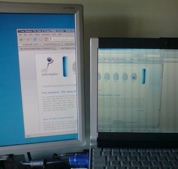 Two monitors - laptop with external monitor
